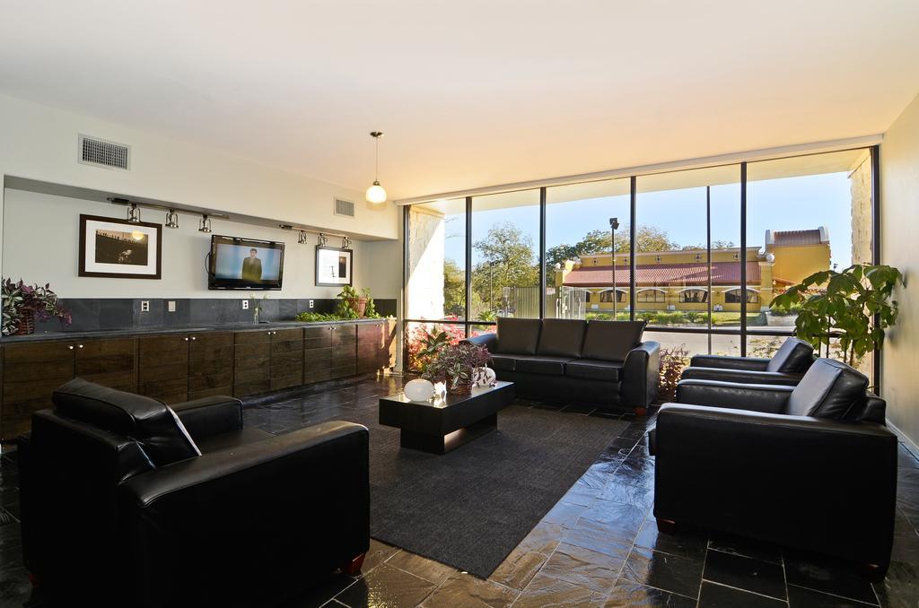 Baymont By Wyndham Columbus Hotel Buitenkant foto