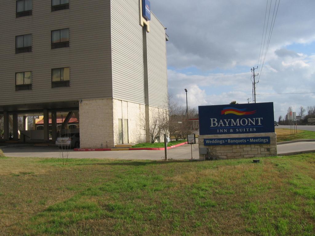 Baymont By Wyndham Columbus Hotel Buitenkant foto