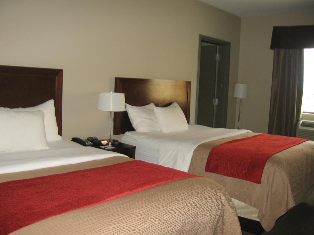 Baymont By Wyndham Columbus Hotel Buitenkant foto