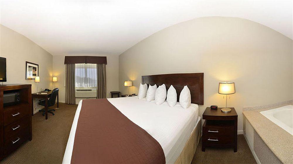 Baymont By Wyndham Columbus Hotel Buitenkant foto