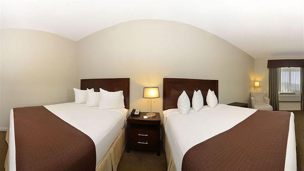 Baymont By Wyndham Columbus Hotel Buitenkant foto
